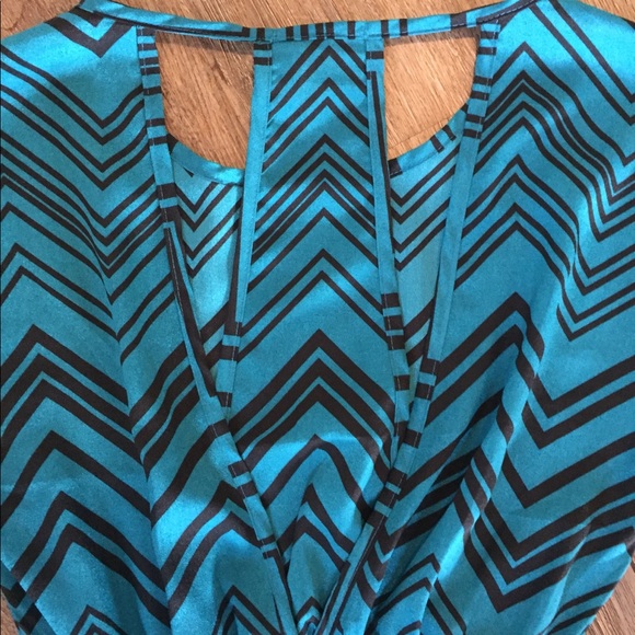 Entro Chevron Print Semi Open Back with Pockets - Picture 6 of 6